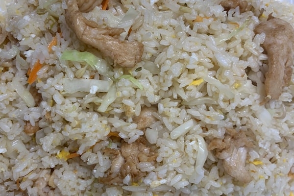 22А. Пържен ориз с пилешко, зеленчуци и яйца