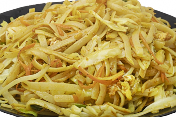 33В. Пържени спагети с къри, зеленчуци и яйца