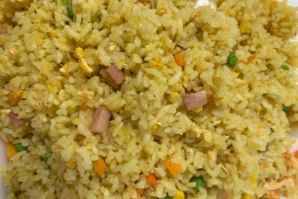 25. Пържен ориз с къри и яйца